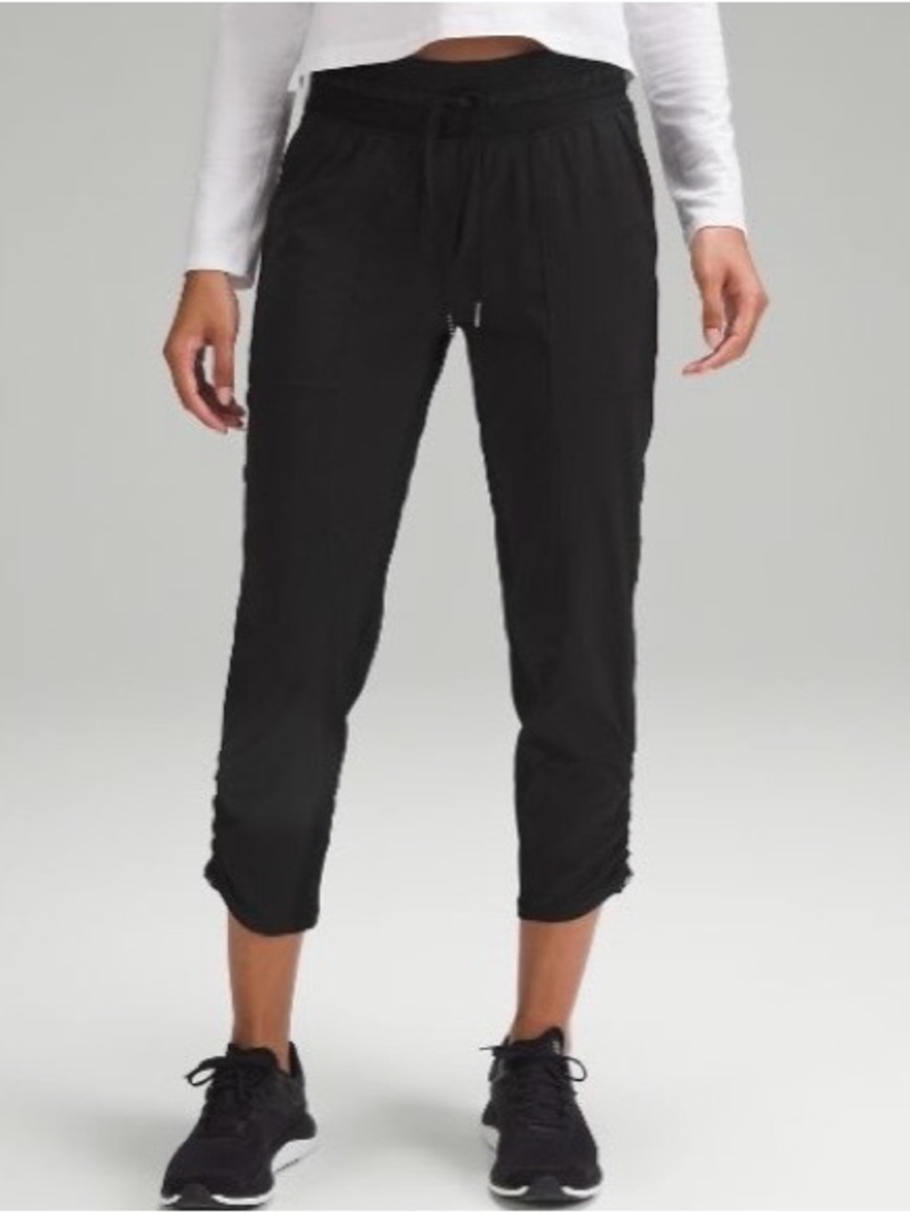 Lululemon Dance Studio Mid-Rise
Cropped Pants
Black
Size 10 Great used condition
